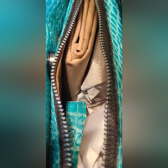 Patricia Nash turquoise leather purse⭐️SALE - Picture 5 of 6